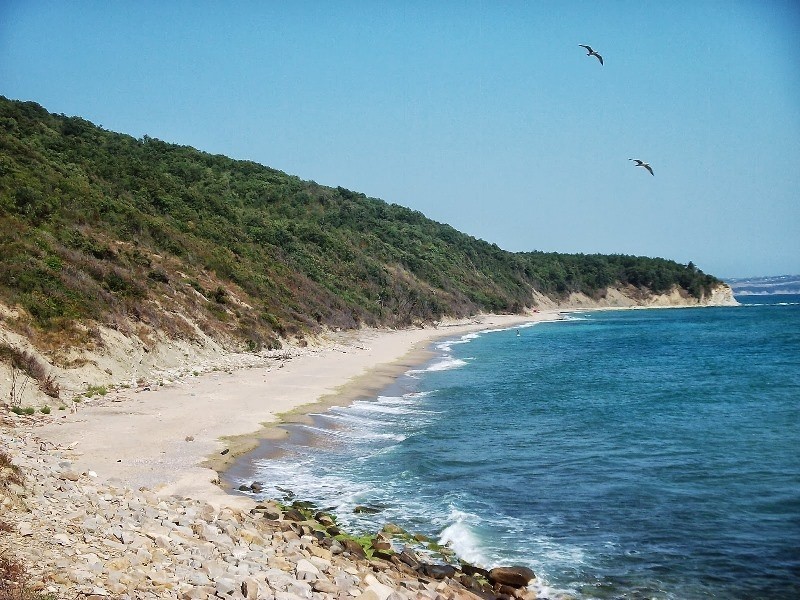 Плажът до Обзор